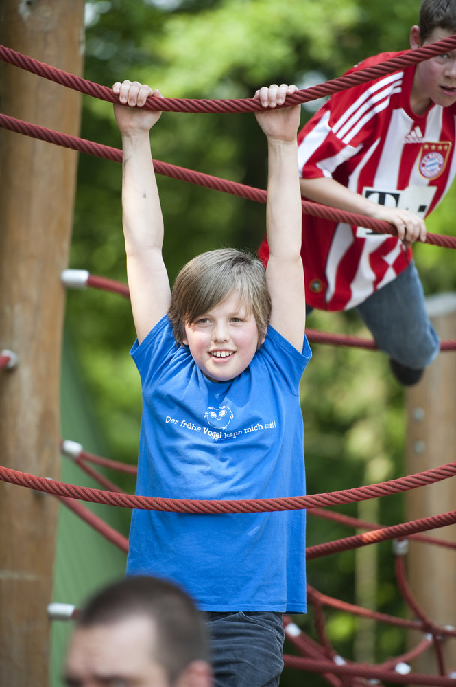 Kind Klettergeruest Spielplatz